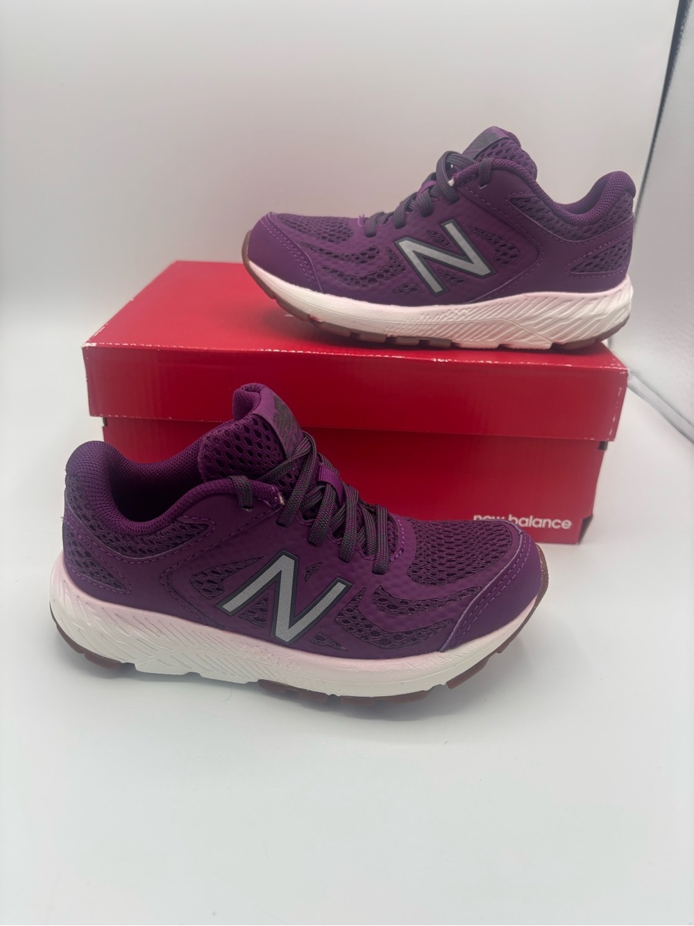New Balance 519 Girls sneaker Size 10.5 Wide width
